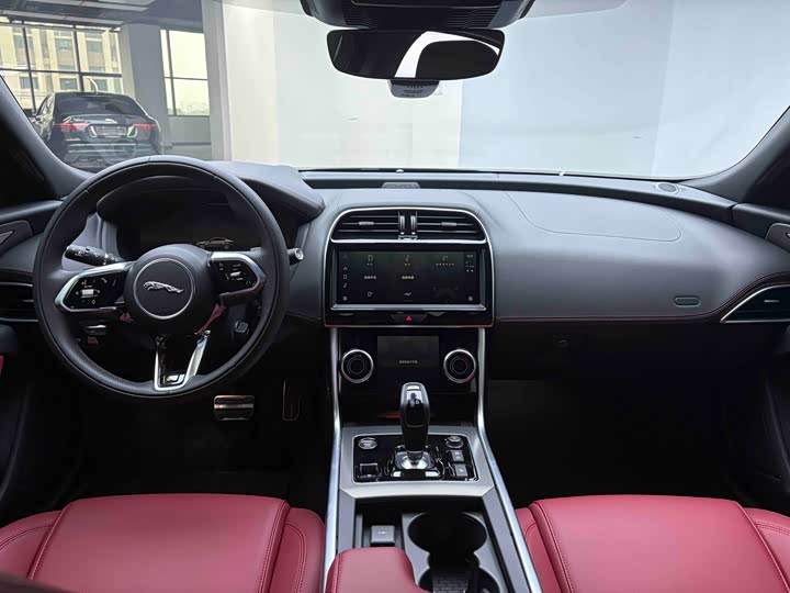Фото 5 - Jaguar XE L
