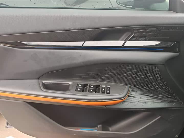 Photo 7 - Changan UNI-V