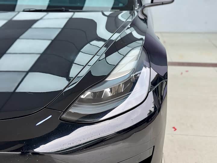 Фото 4 - Tesla Model 3