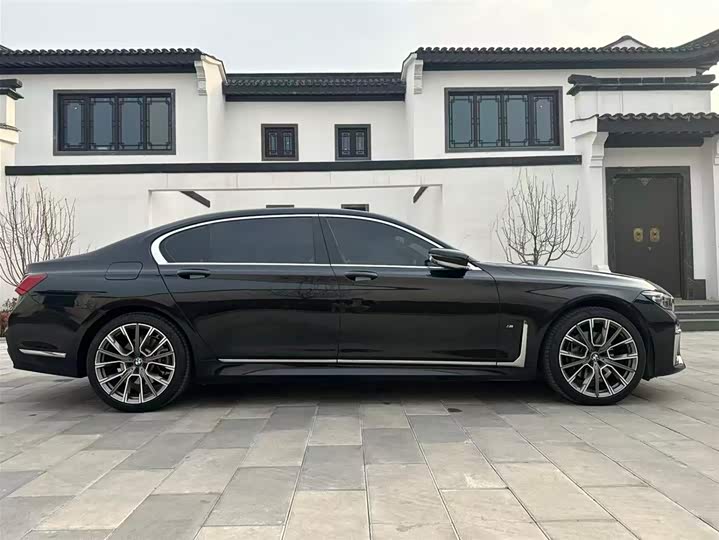 Фото 5 - BMW 7 Series