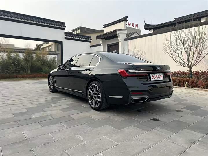 Фото 7 - BMW 7 Series