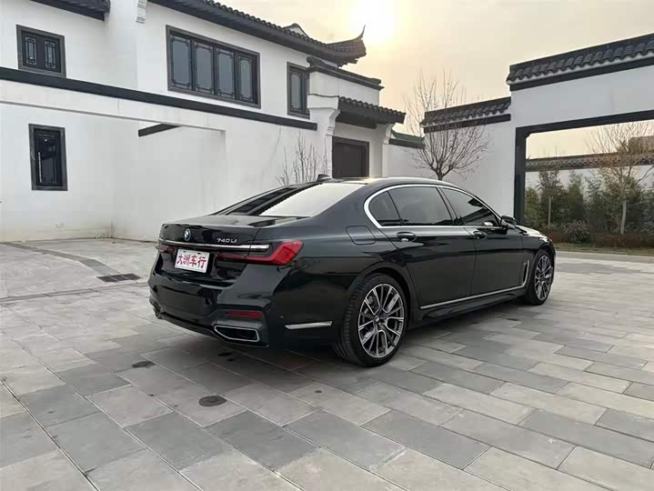 Фото 8 - BMW 7 Series