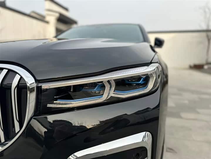 Фото 9 - BMW 7 Series