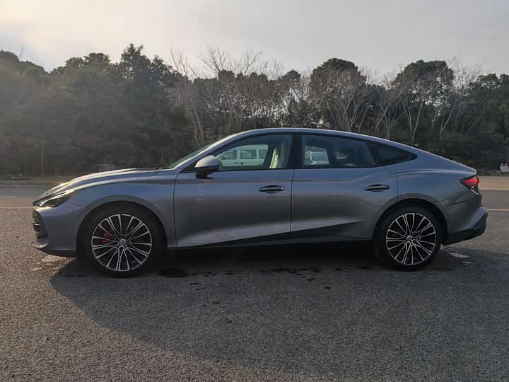 Фото 8 - MG Motor 7