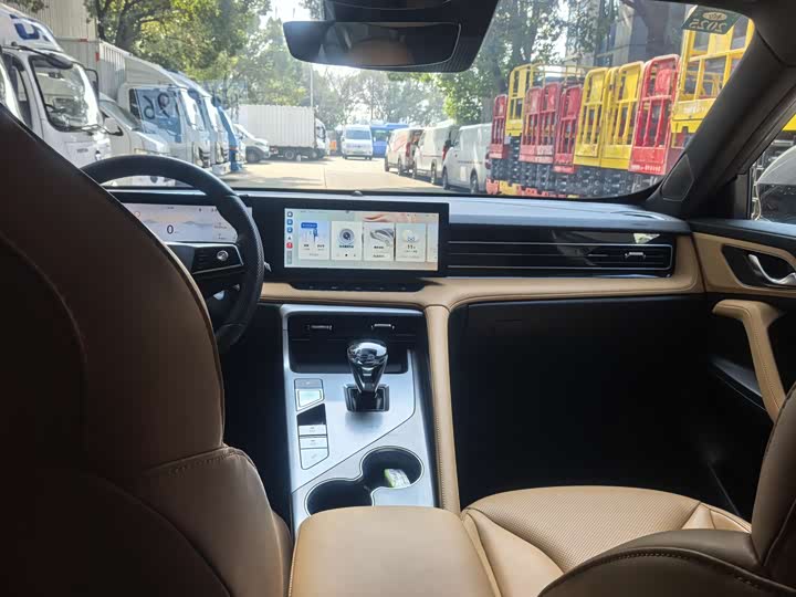 Фото 8 - Roewe RX5