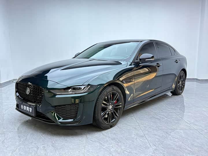 Фото 1 - Jaguar XE L