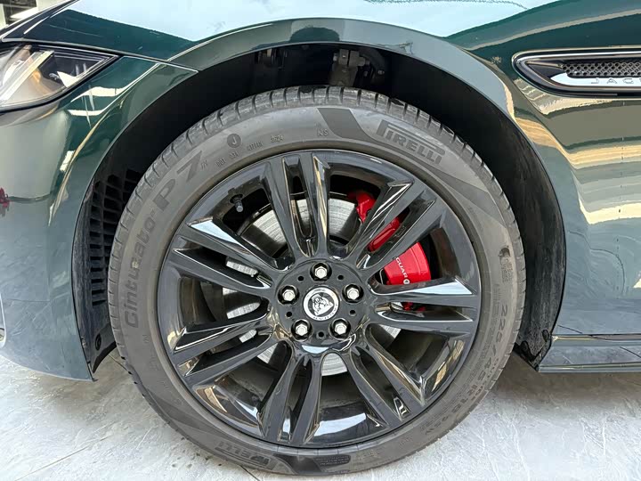 Фото 3 - Jaguar XE L