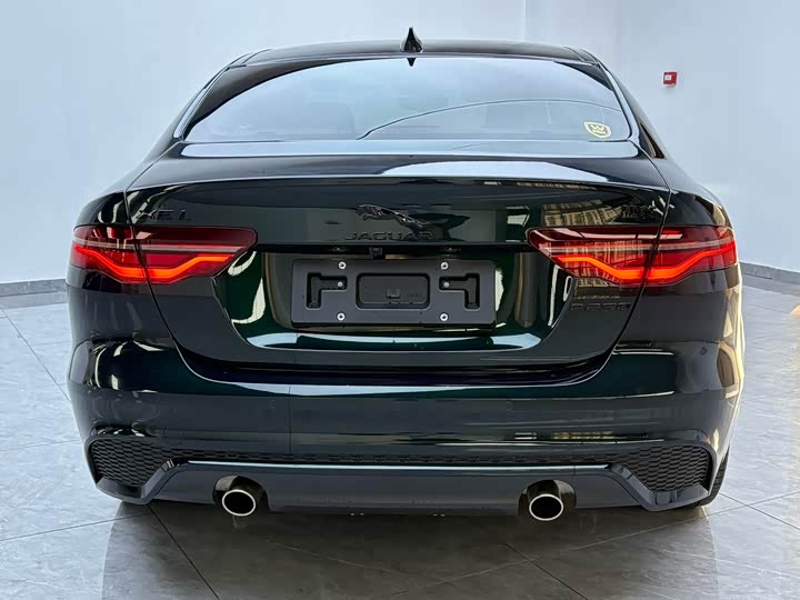 Фото 8 - Jaguar XE L