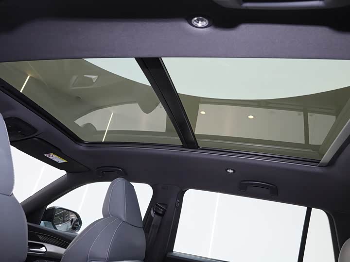 Фото 2 - Audi Q6