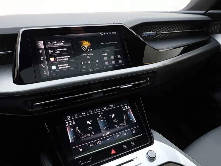 Фото 3 - Audi Q6