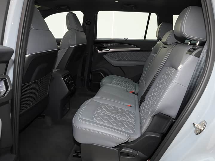 Фото 9 - Audi Q6