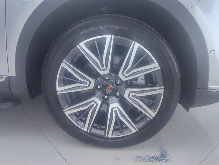 Photo 6 - Hongqi HS5