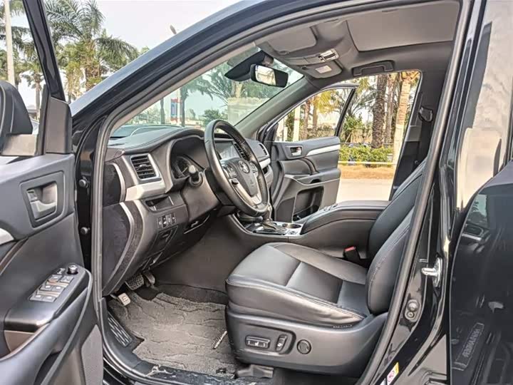 Фото 2 - Toyota Highlander