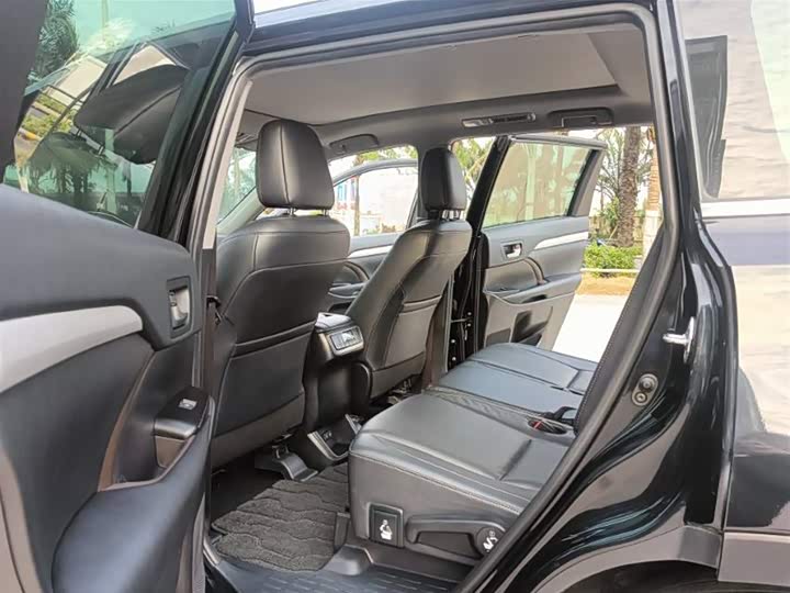 Фото 3 - Toyota Highlander