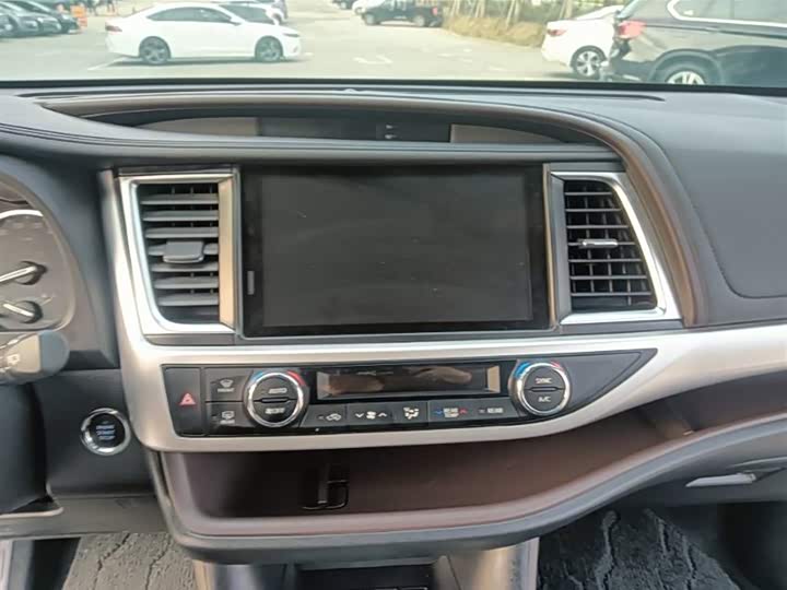 Фото 7 - Toyota Highlander