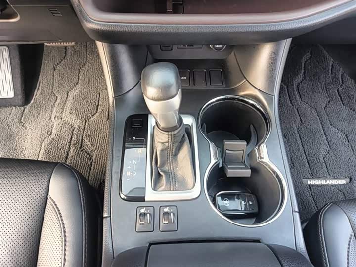 Фото 8 - Toyota Highlander