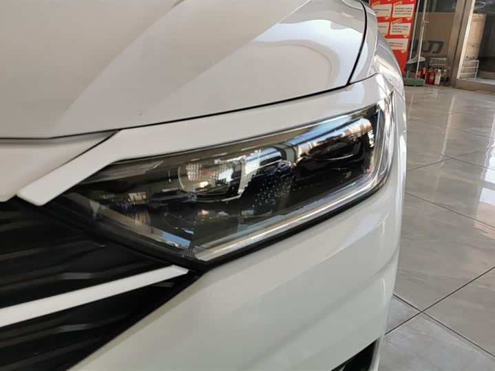 Фото 5 - Volkswagen Sagitar L