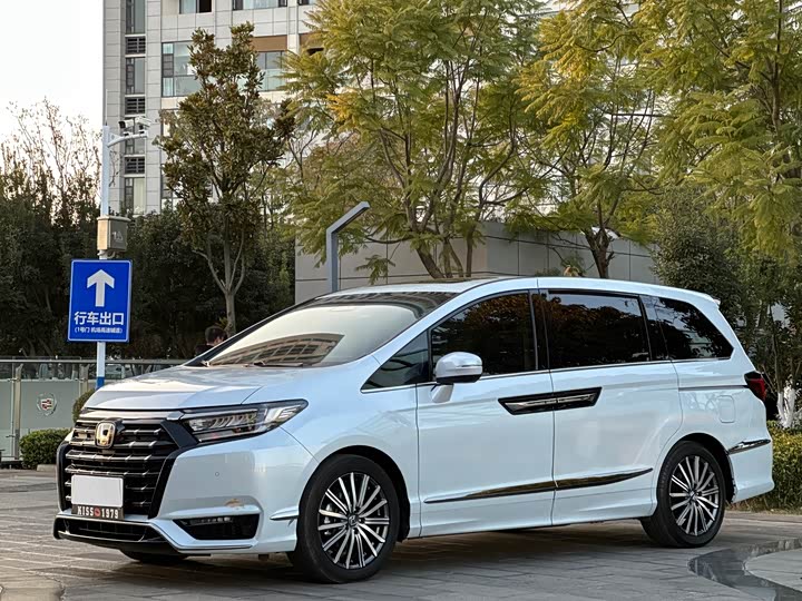 Фото 1 - Honda Elysion