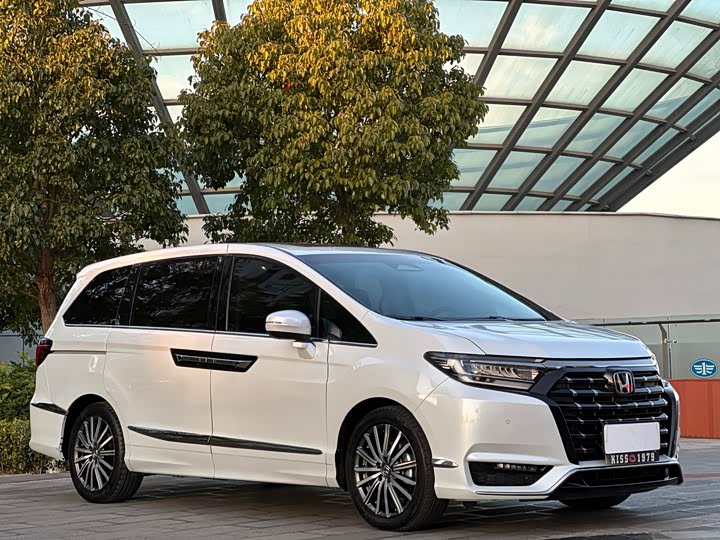 Фото 2 - Honda Elysion