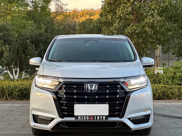 Фото 3 - Honda Elysion