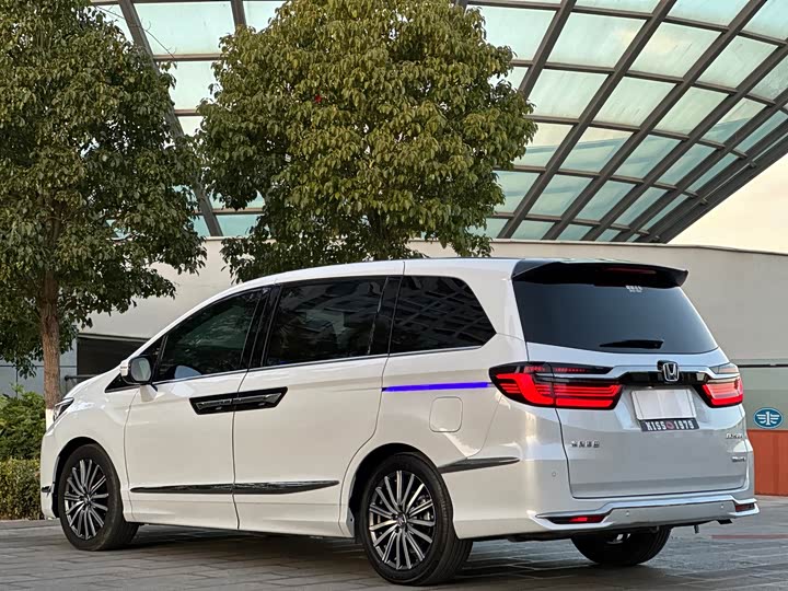 Фото 5 - Honda Elysion