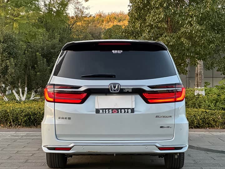 Фото 6 - Honda Elysion
