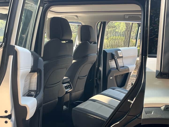 Фото 6 - Chery iCar 03