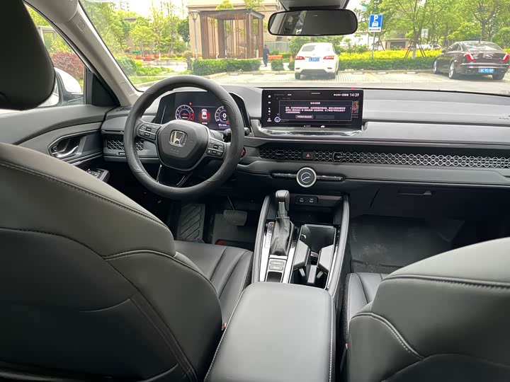 Фото 8 - Honda Accord