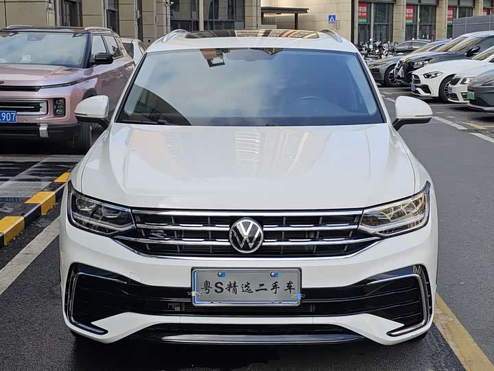 Photo 3 - Volkswagen Tiguan X