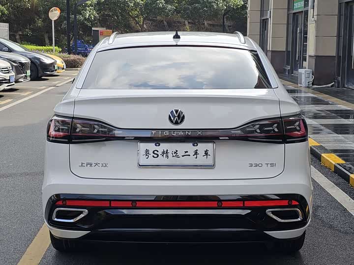 Photo 6 - Volkswagen Tiguan X