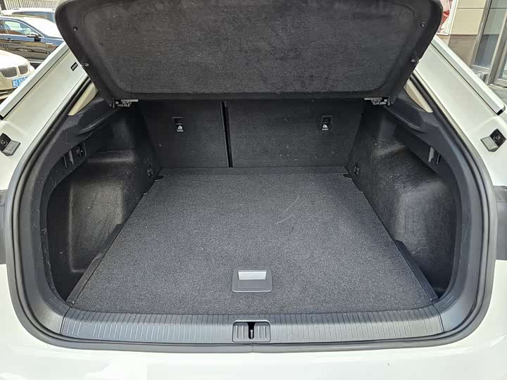 Photo 8 - Volkswagen Tiguan X