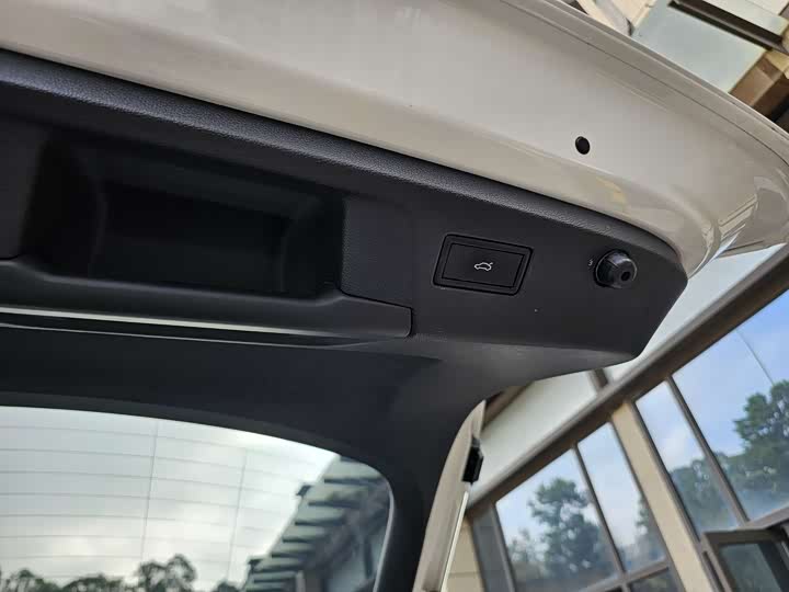 Photo 9 - Volkswagen Tiguan X