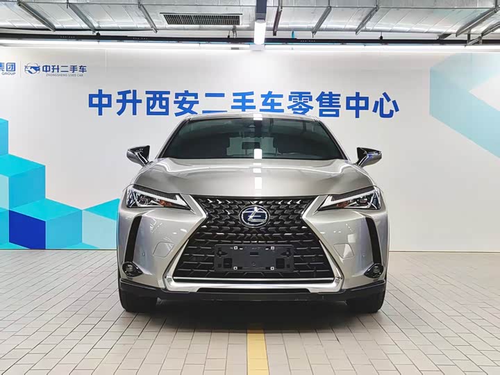 Фото 2 - Lexus UX