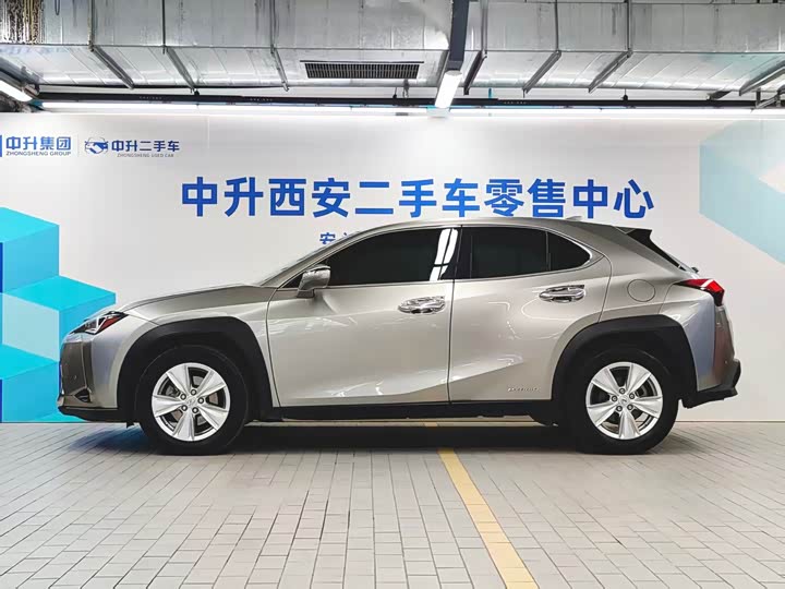 Фото 3 - Lexus UX
