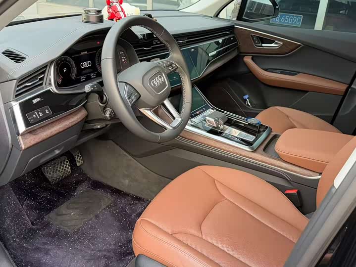 Фото 3 - Audi Q7