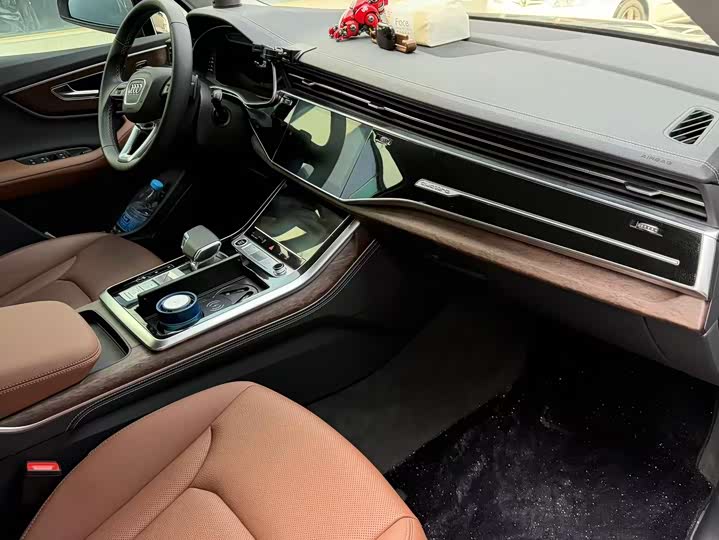 Фото 5 - Audi Q7