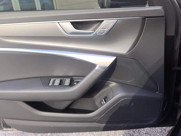 Фото 7 - Audi A6L