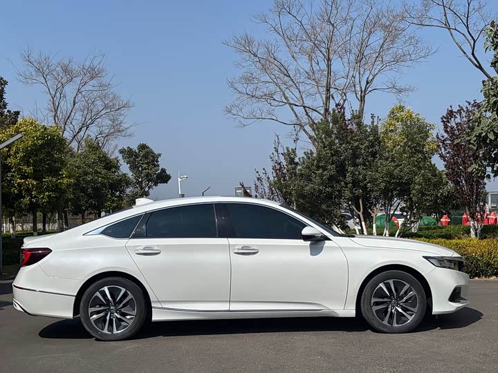 Фото 4 - Honda Accord