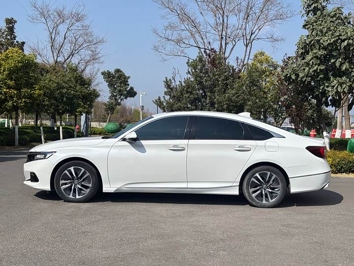 Фото 8 - Honda Accord