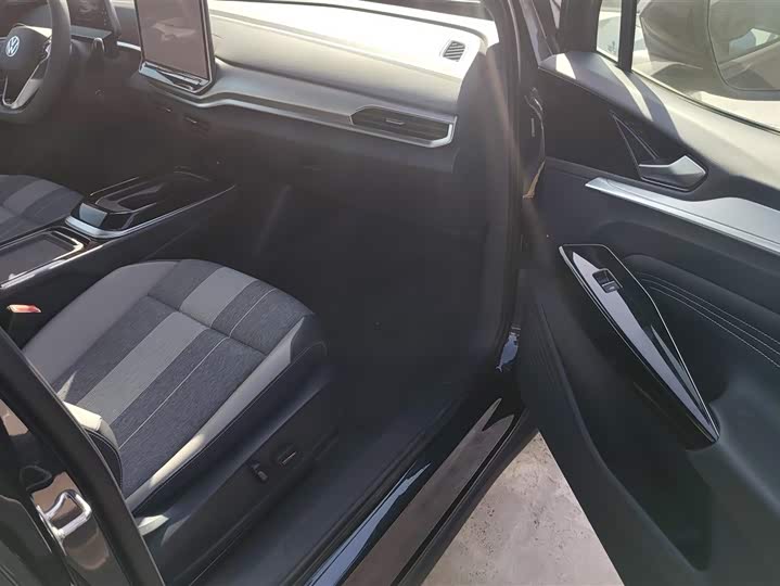 Photo 8 - Volkswagen ID.4 Crozz