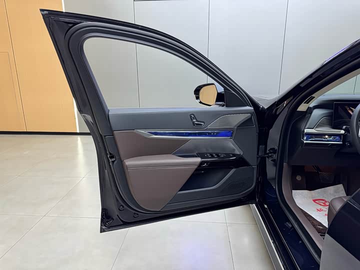 Фото 4 - BMW 7 Series