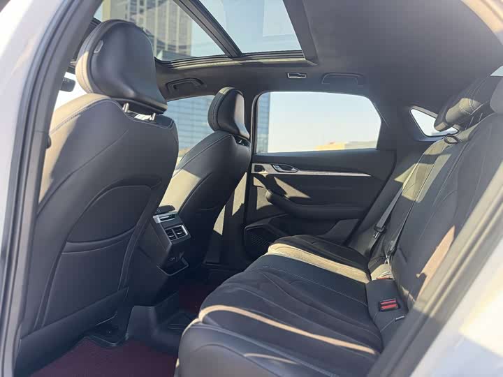 Фото 6 - Geely Preface