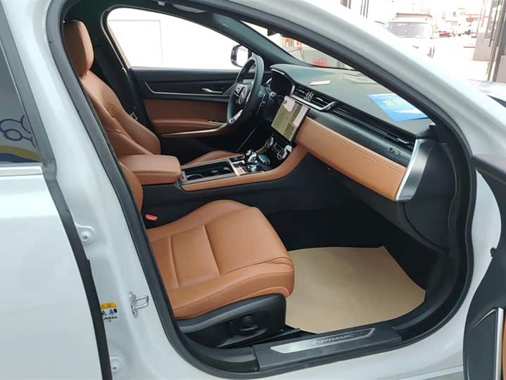 Фото 8 - Jaguar XF L