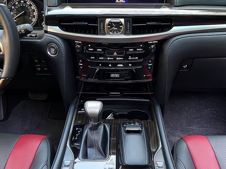 Фото 8 - Lexus LX