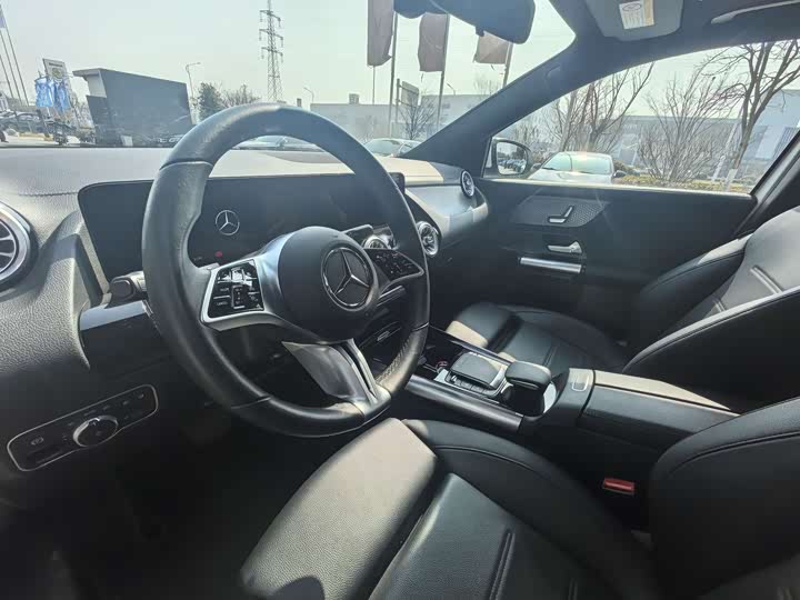 Фото 4 - Mercedes-Benz GLA-Class
