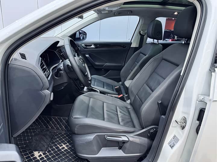 Фото 9 - Volkswagen T-Roc