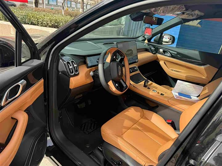 Фото 5 - Geely Atlas L