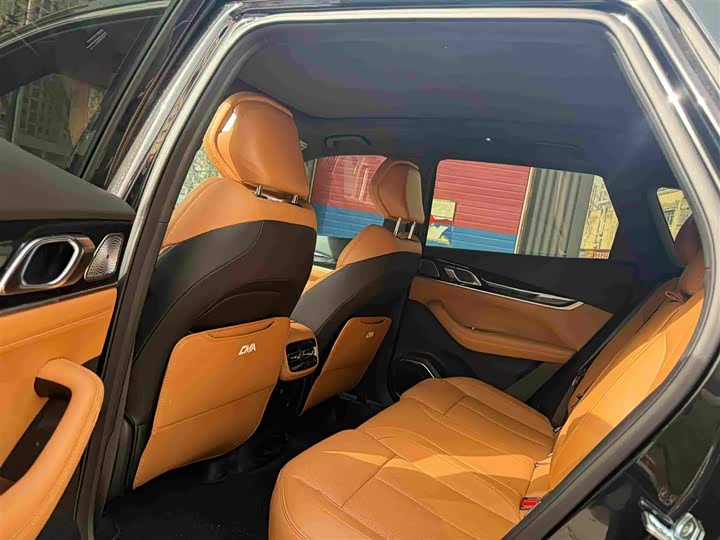 Фото 6 - Geely Atlas L