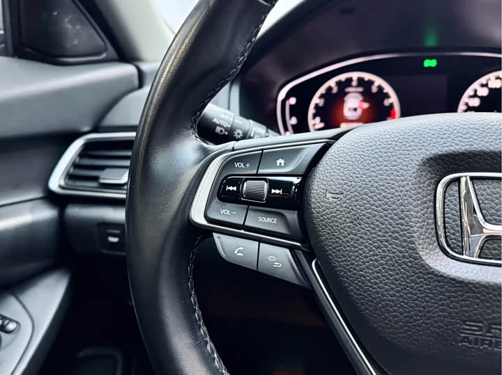 Фото 3 - Honda Accord