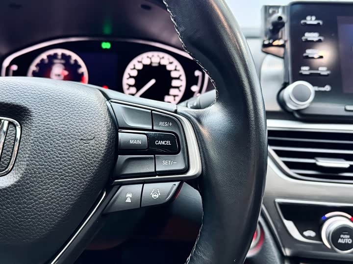 Фото 4 - Honda Accord